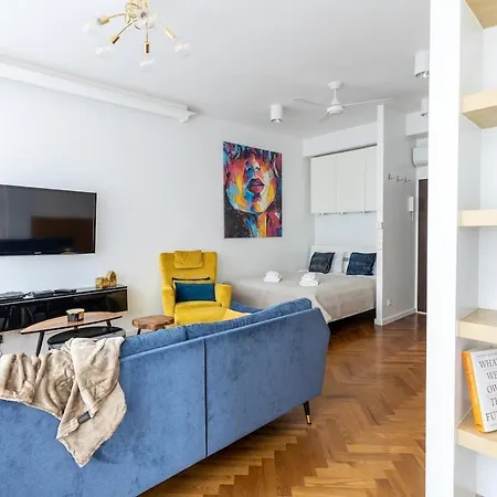 - Great Location- Apartment- - Zurawia
