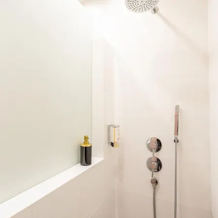 - Great Location- Apartment- - Zurawia